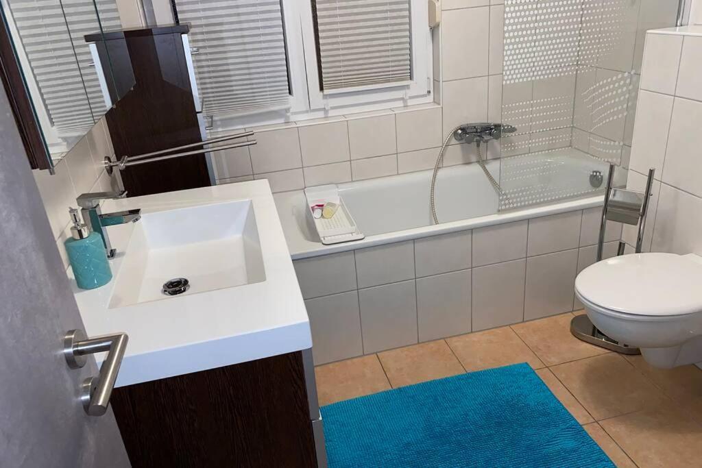 Ruhiges Zimmer Im Gasthaus Essen Exterior foto